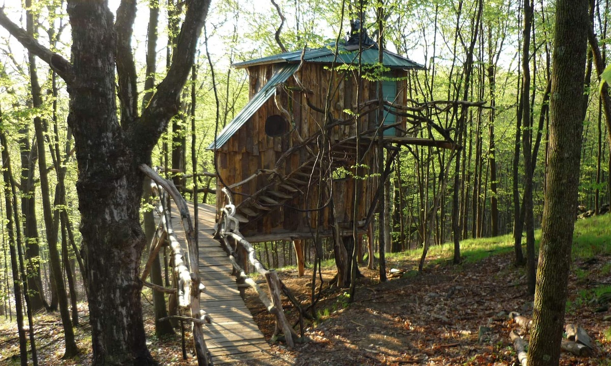 West Pawlet House | Vermont Treehouse compound: no cleaning fee. Spend a few days In the Trees