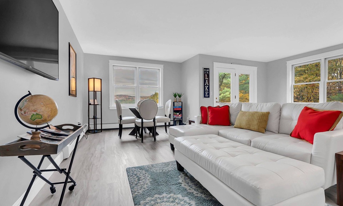 Harrison Condo | Views! Cozy, Private 3BR Condo with lake access!