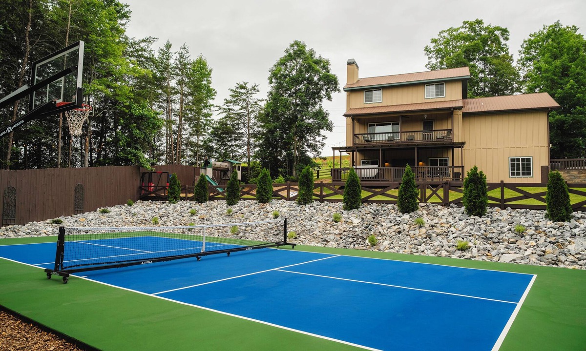Cleveland Cabin | Vineside Manor | Family Reunion & Group Retreat