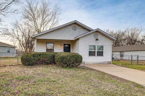 Joplin House | Visit Route 66! Pet-Friendly Joplin Gem w/Yard