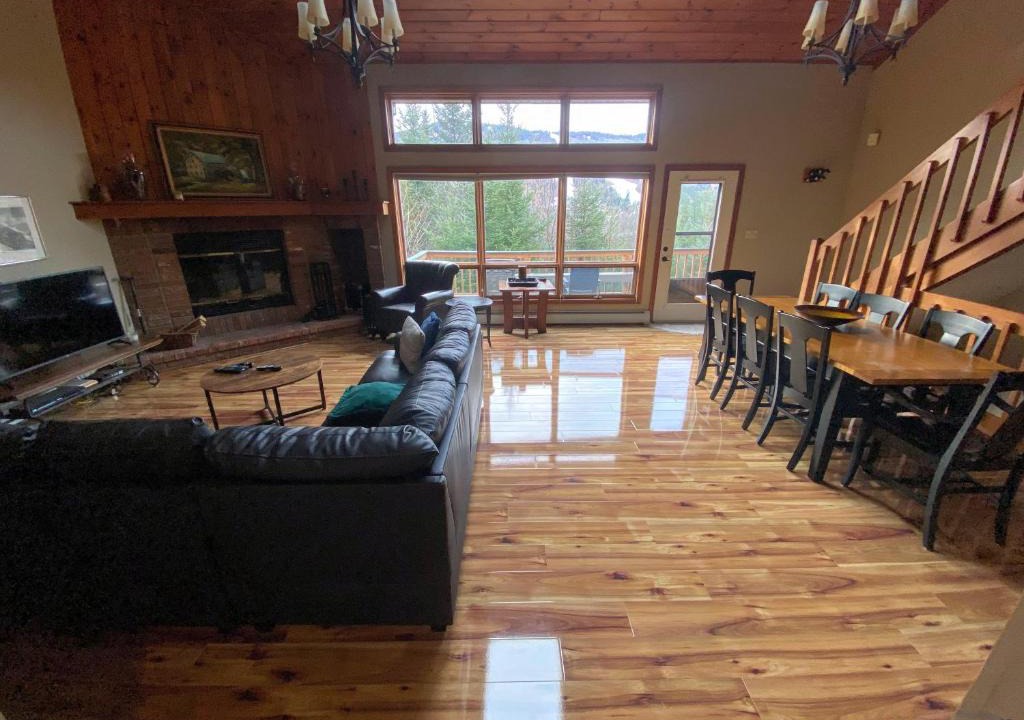 Carroll Villa | W1 Cozy and comfortable Bretton Woods condo with ski slope views fireplace