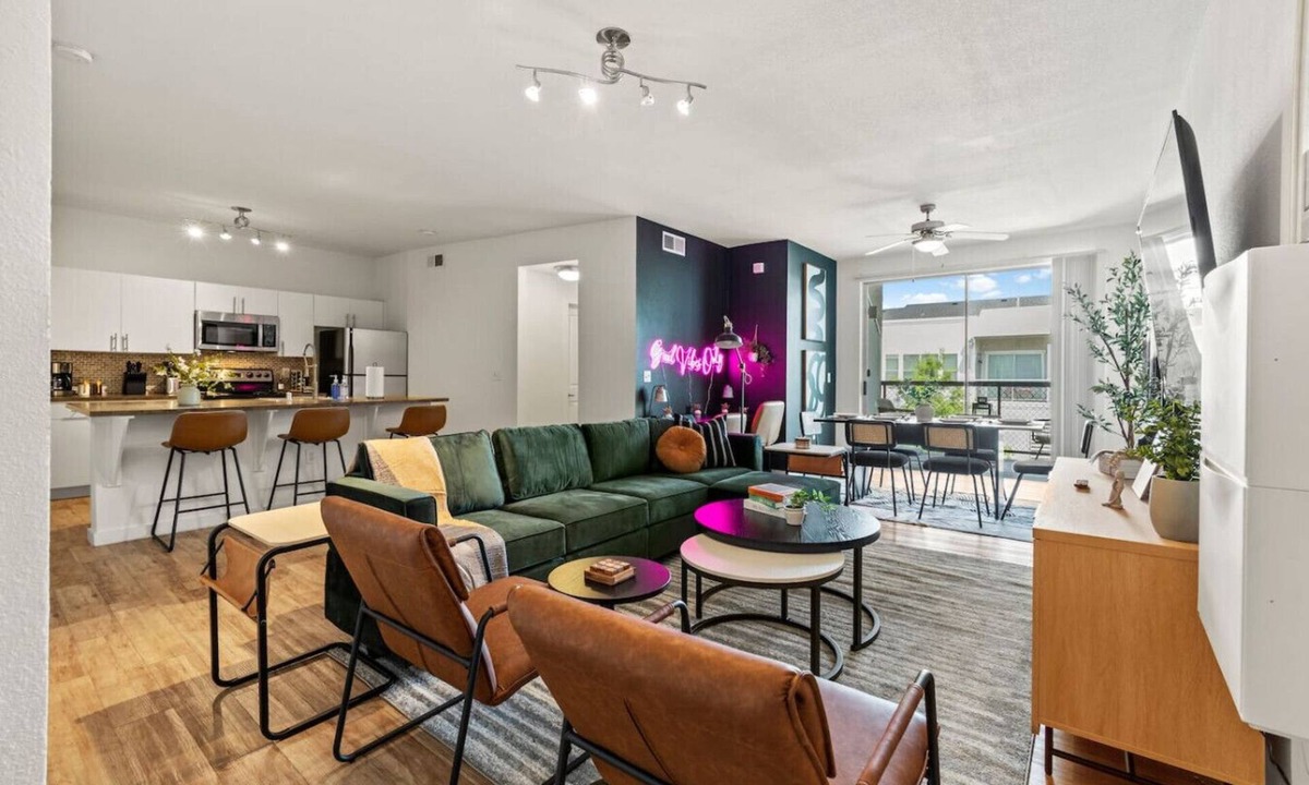 Dallas Design District Apartment | Walk to AAC & Victory Park | Free Parking