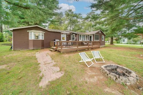 Edinboro House | Walk to Beach & Lake: Idyllic Escape in Edinboro!