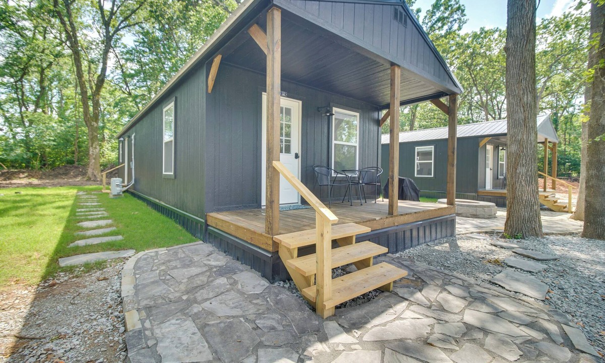 Grove Cottage | Walk to Lake: Cozy Grove Cabin w/Fire Pit