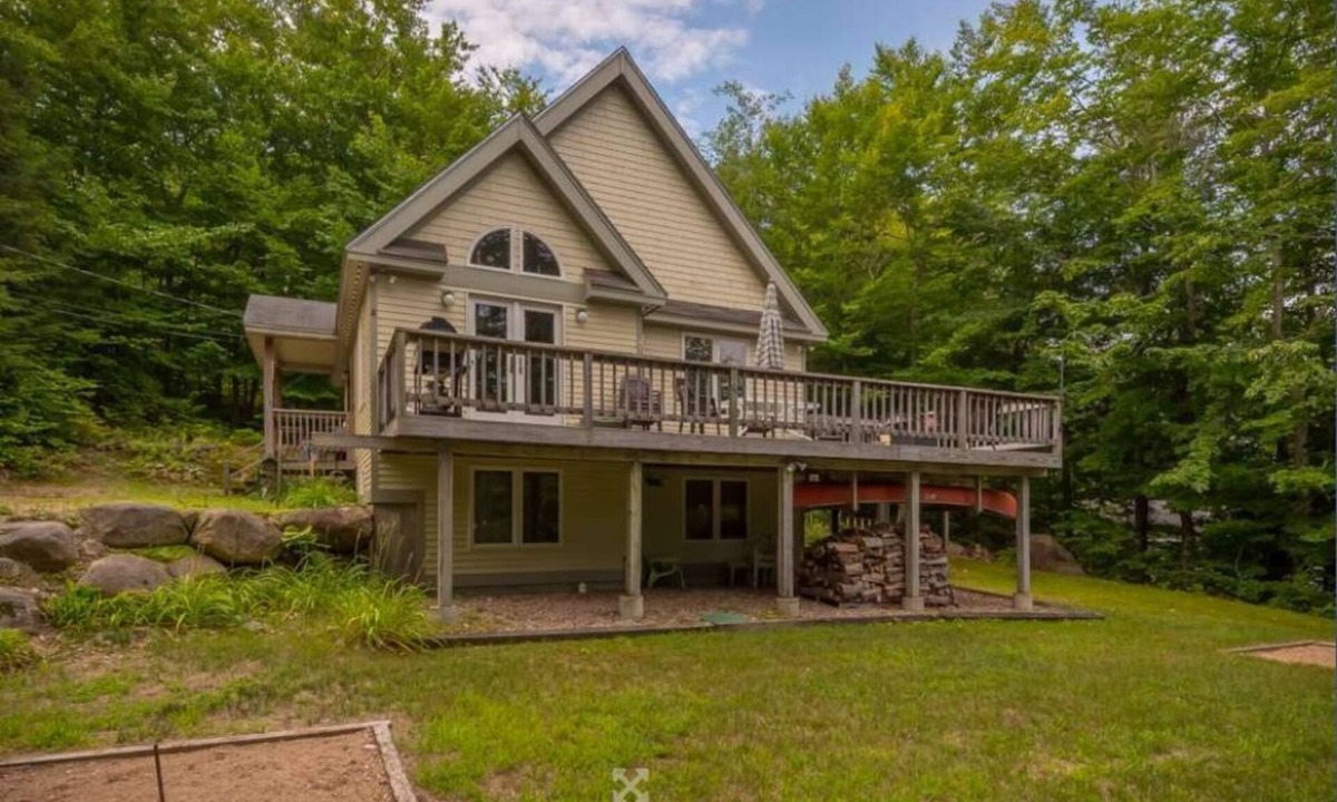 Eidelweiss Village House | Walk to pond/playground in pet friendly chalet while enjoying mountain views