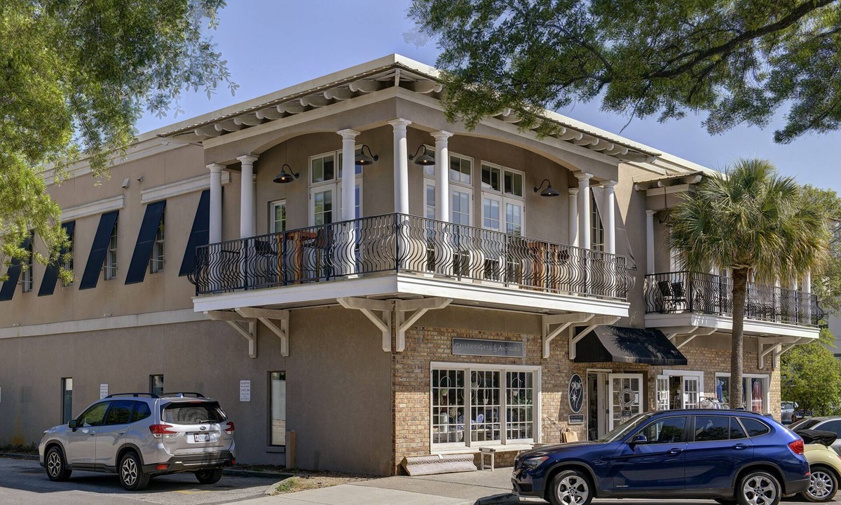 King City Condo | Walk to the beach and Pier Wrap around porch