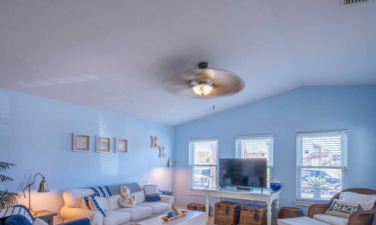 Shibui Sands House | Walk to the Beach ! Cute single level house located off of 11th St. Small Fenced Yard. Dogs ok. K