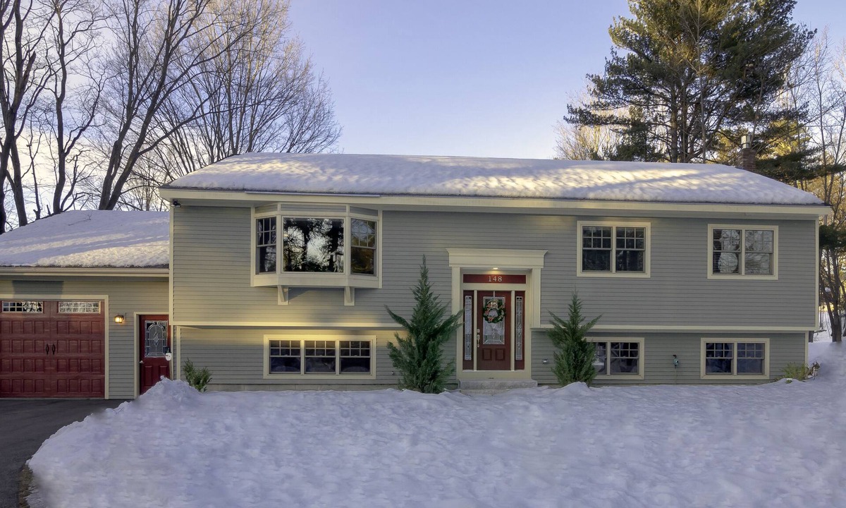North Conway House | WALK TO VILLAGE/DINING/SHOPPING/MINUTES TO SKIING/OWNER OPERATED/CLEAN