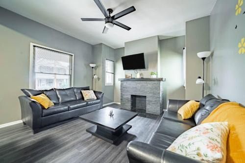 Little Italy Apartment | Walkable Little Italy 2BR King Bed Near CWRU & Cleveland Clinic