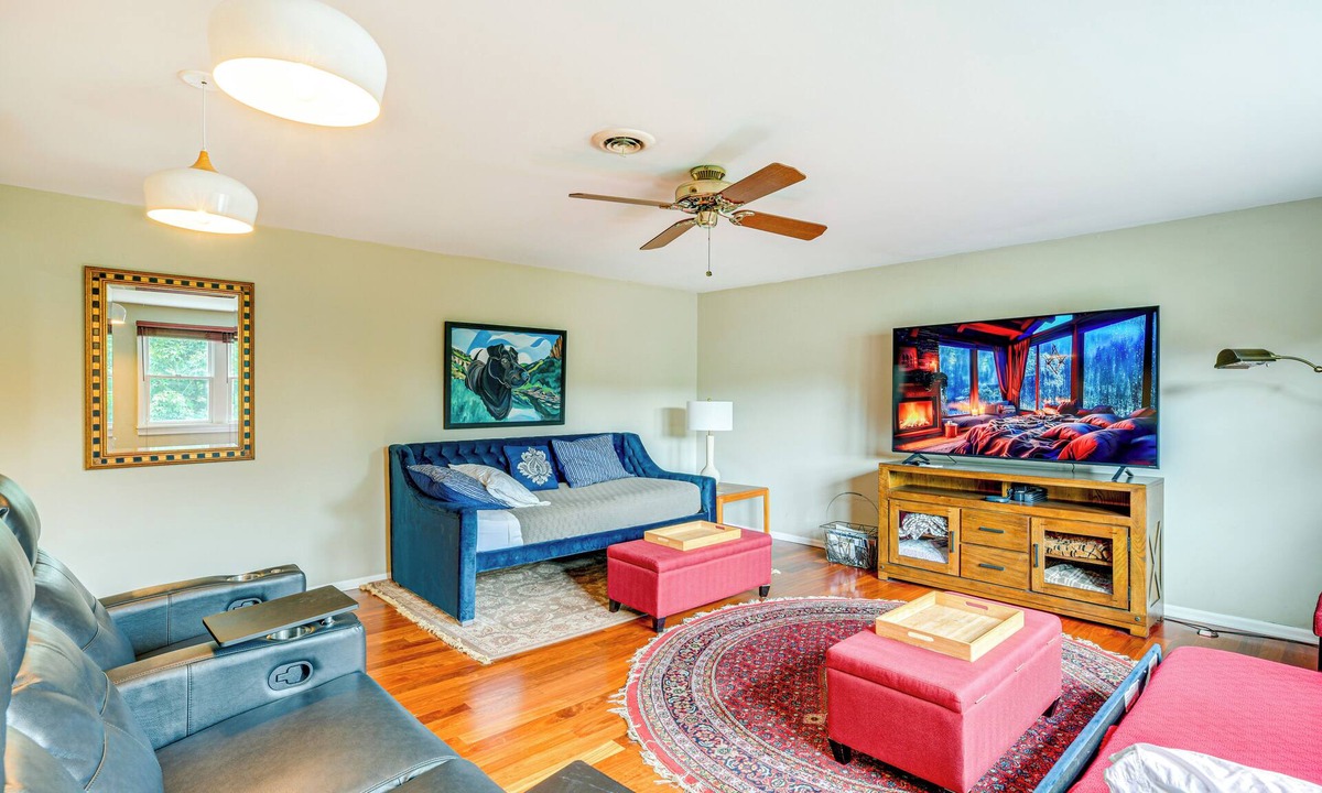 Clarence Apartment | Walkable Main Street Retreat! Apt in Clarence
