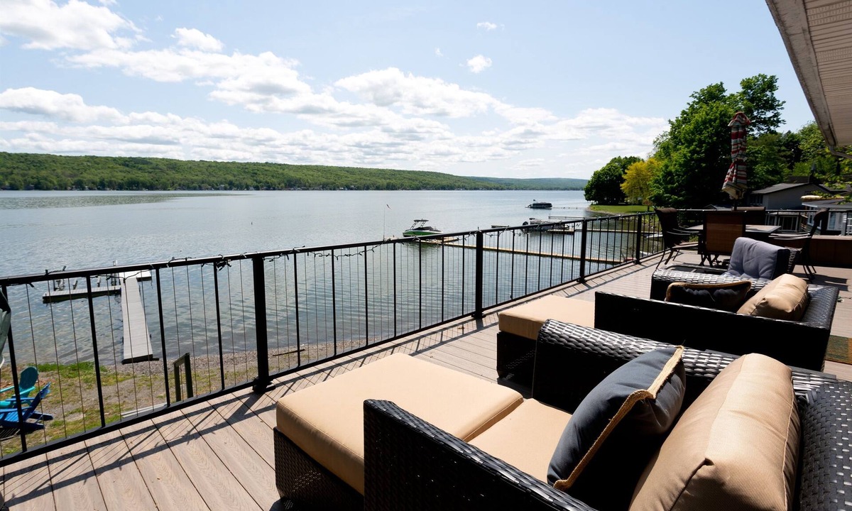 Geneseo House | Waterfront-5 Bedrm-Guest House