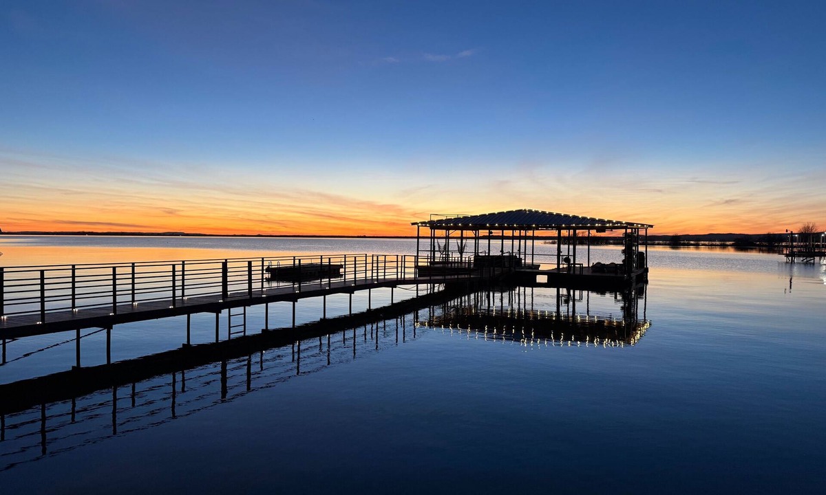 Silver Creek Village House | Waterfront-Best Views on Lake- HUGE Dock/Game Room