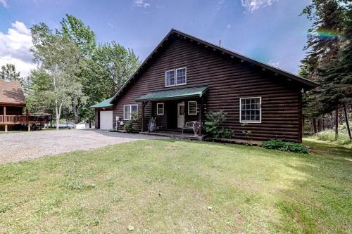 Northeast Somerset House | Waterfront Home on Moose River with Firepit, Porch, Pool Table, Great River View