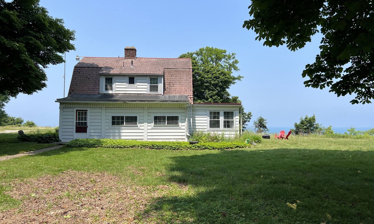 Harborcreek House | Waterfront Lake Erie Getaway!
