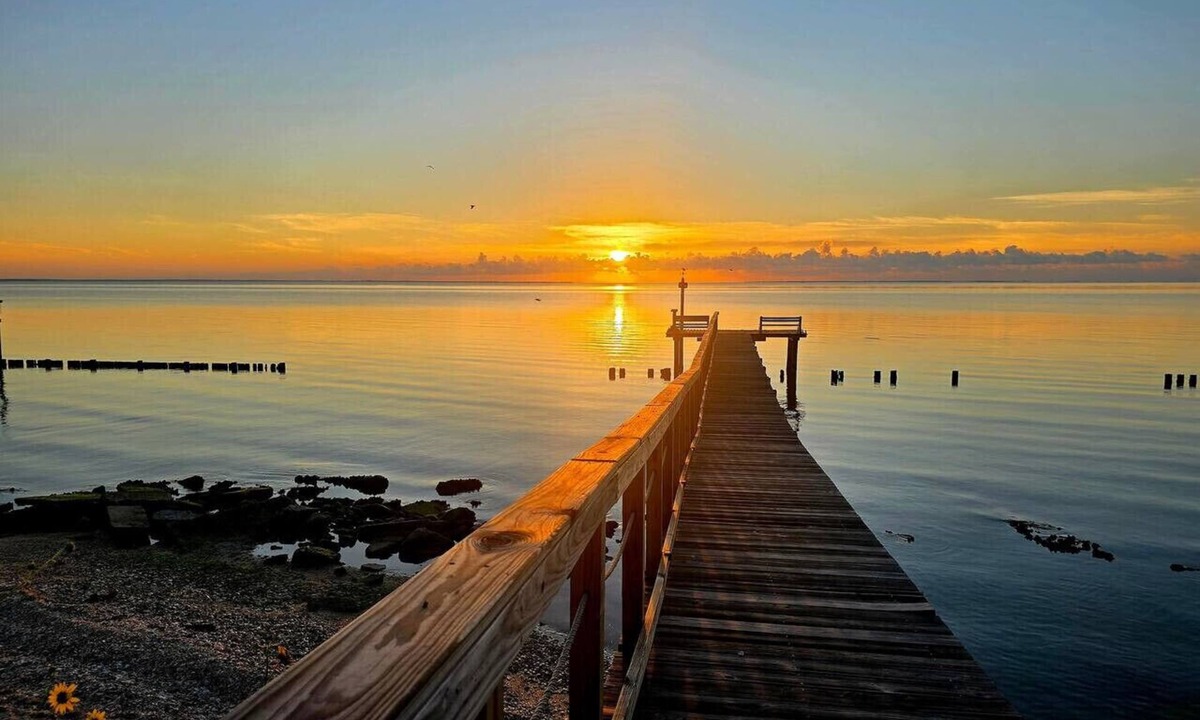 Port Lavaca House | Waterfront, Lighted Pier and Family Games!
