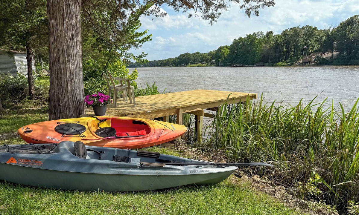 Fort Towson Apartment | Waterfront Retreat on Raymond Gary State Lake