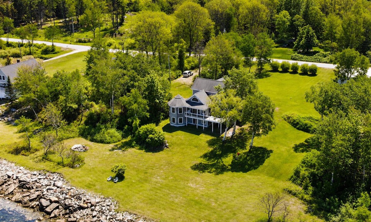 Long Island House | Waterfront Retreat with Panoramic Water Views- 4 Bedroom/2.5Baths