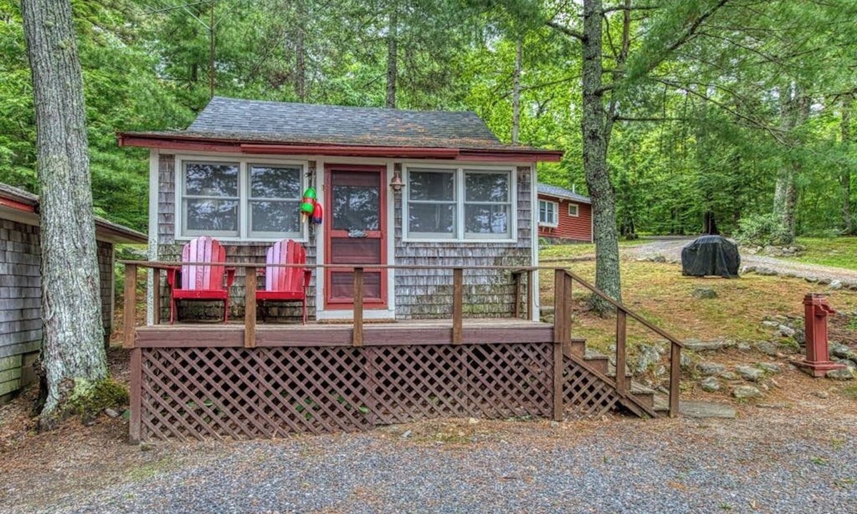 Orland Cabin | Waterfront shingled cottage with shared boat dock - near Acadia