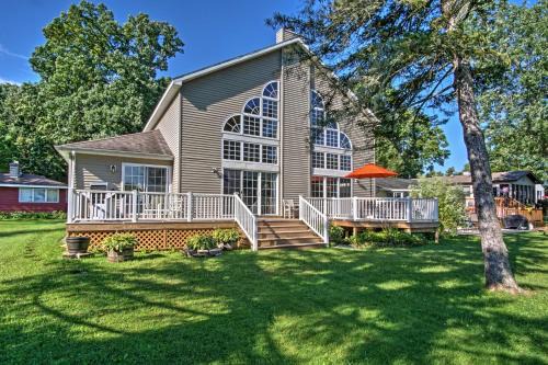Vandalia House | Waterfront Vandalia House w/Dock on Donnell Lake!