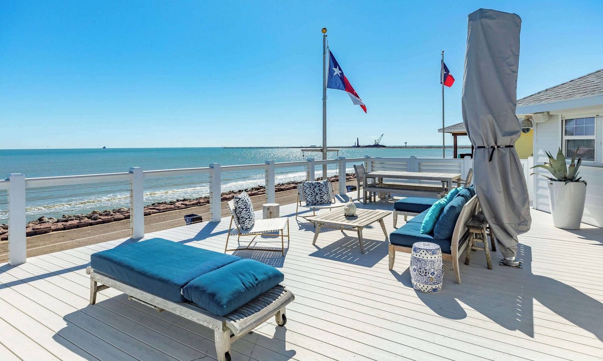 Surfside Beach House | Wave Watcher - Stylish, Direct Oceanview, Near Jetty