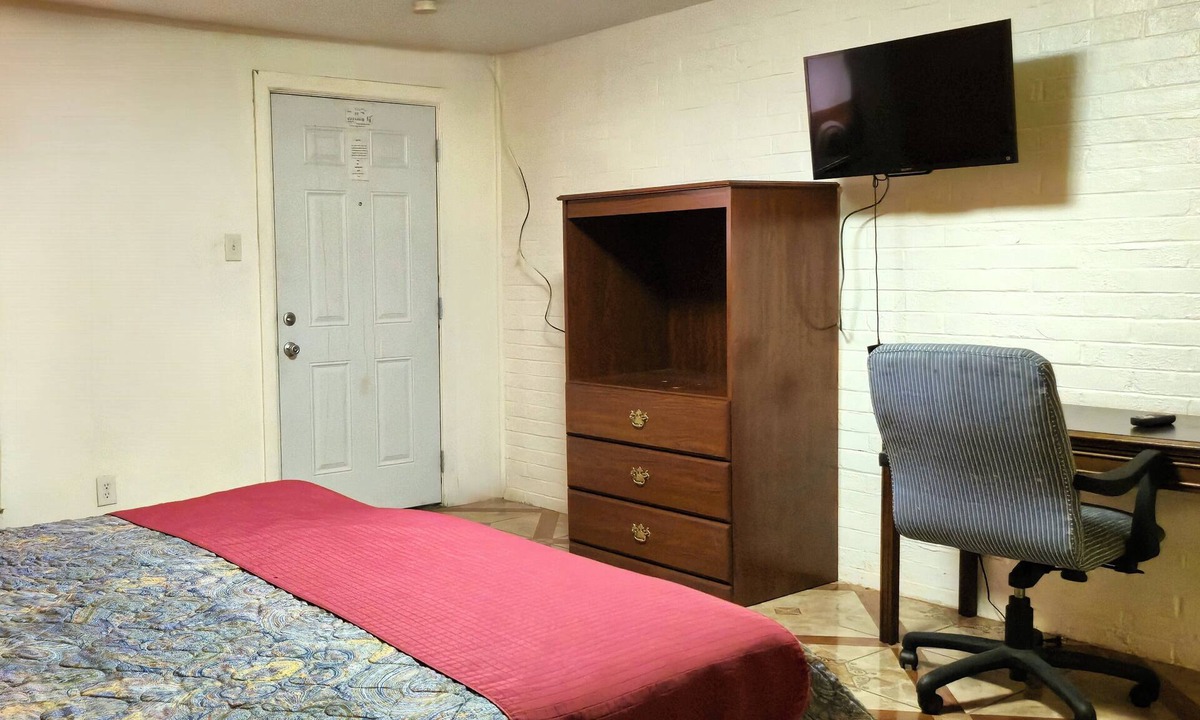 Cedar Crest Hotel | Way Side Inn by Hotel O Dallas near Fair Park Downtown