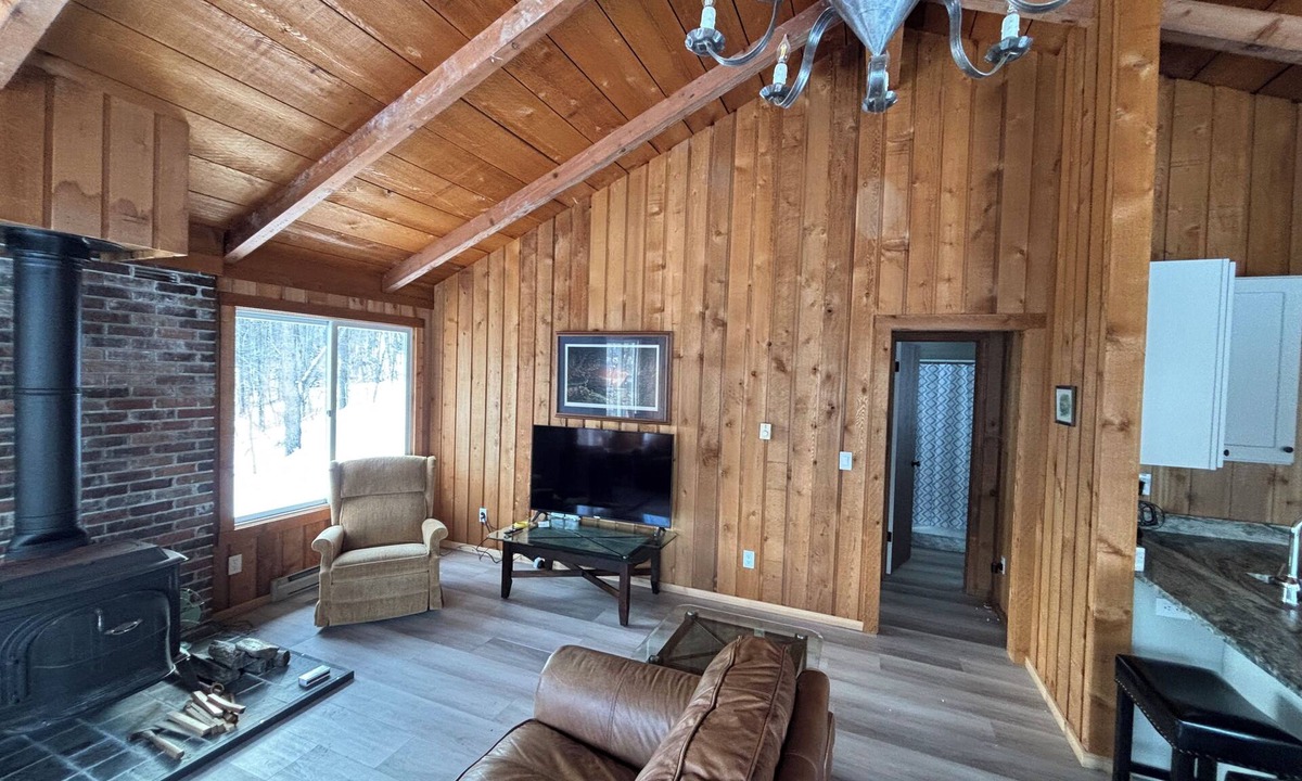 Honeoye Cabin | Welcome to The Last Resort. A delightful cabin with Wi-Fi in charming Honeoye.