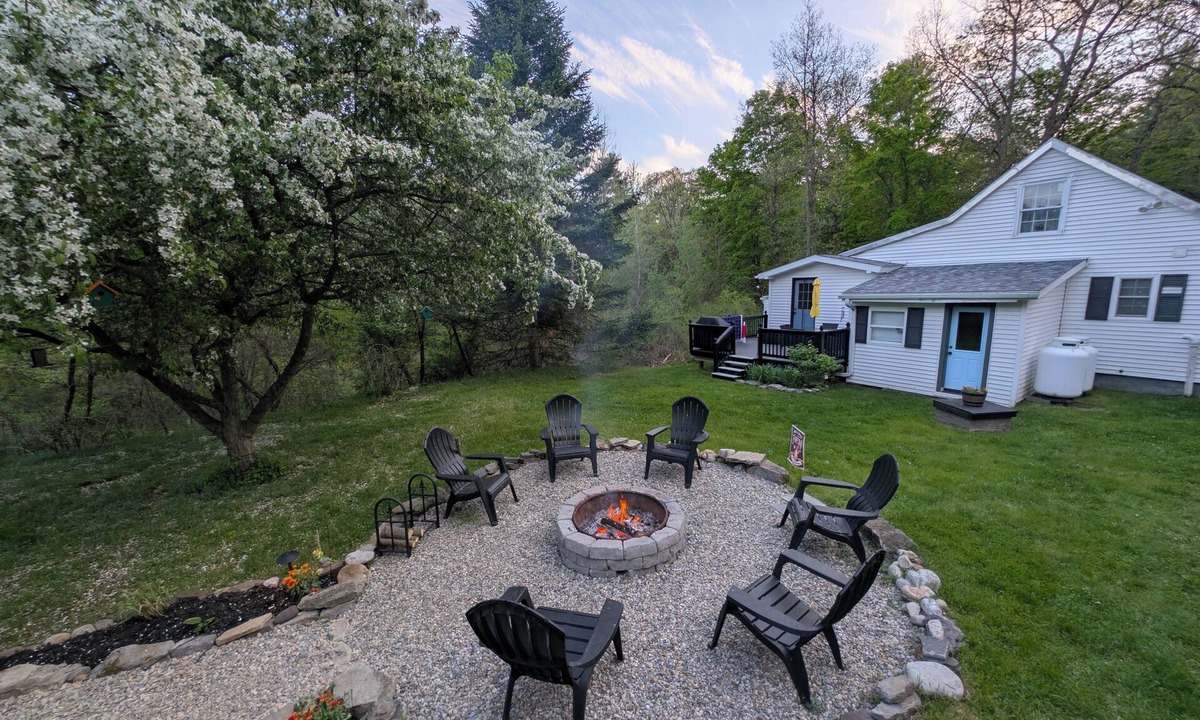 Queensbury Cabin | Welcome to the Starry Night Cabin, your perfect year-round getaway!