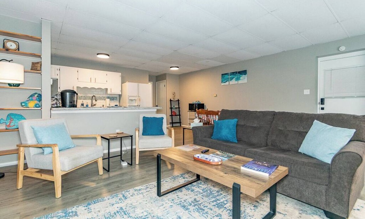 Fairport Harbor Apartment | Welcome to the High Street Suite