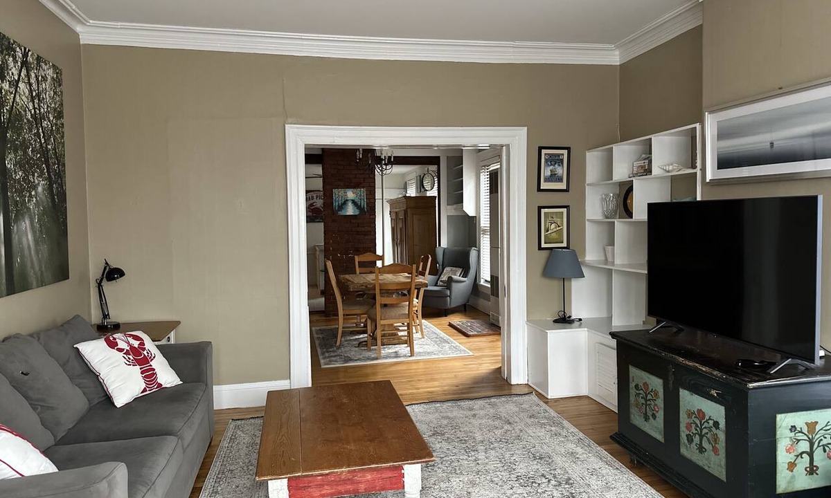 Parkside Apartment | West End 2nd Floor Apartment 762 Congress Street