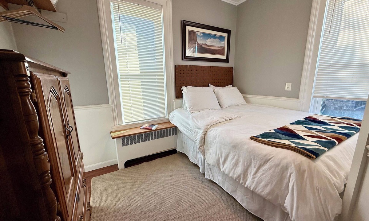 Tonawanda Apartment | Western-Themed & Conveniently-Located Apartment in Tonawanda
