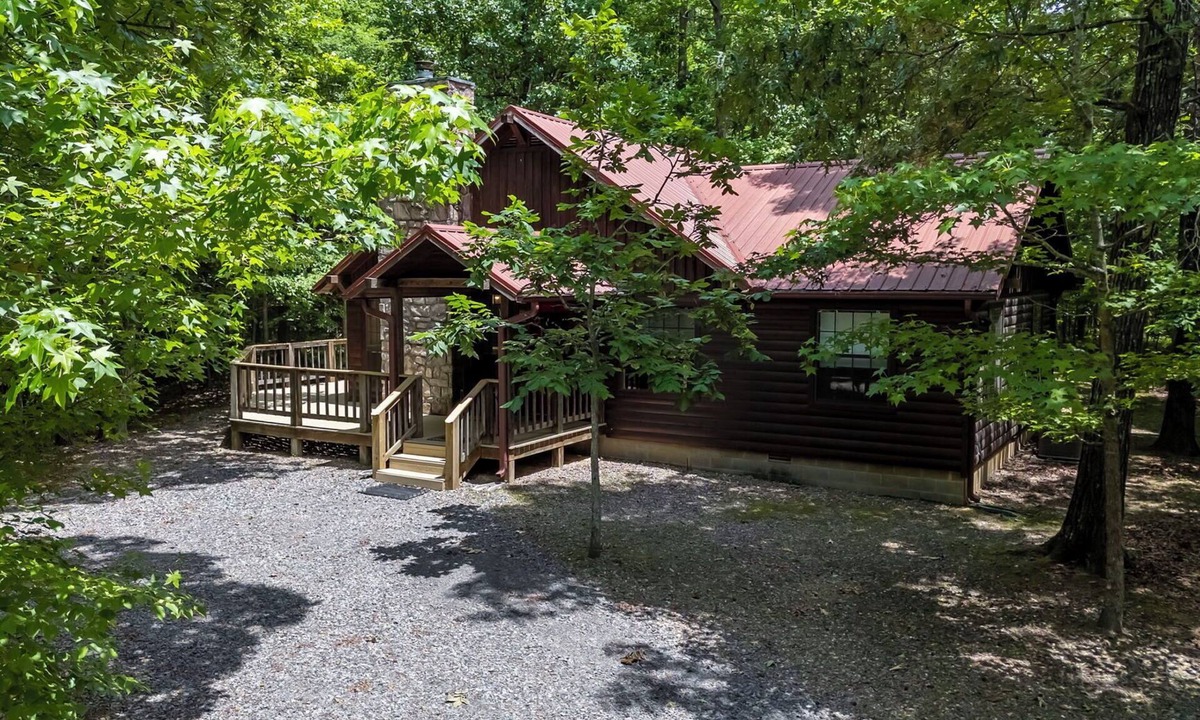 Broken Bow Cabin | Whisperwind -2 bedroom, 2 bath, Hot tub