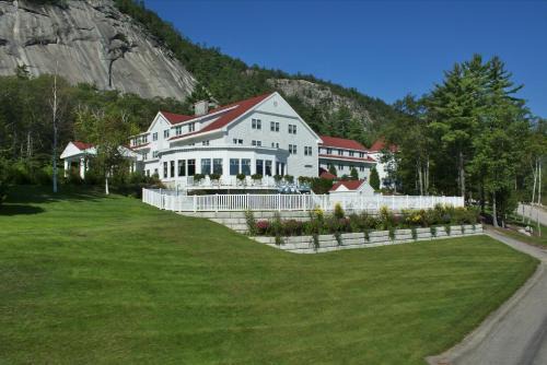 Hale's Location Hotel | White Mountain Hotel and Resort