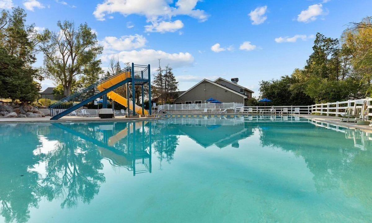 Wolf Creek Resort | Wolf Creek | Romantic Ski Retreat | Pool + Ski
