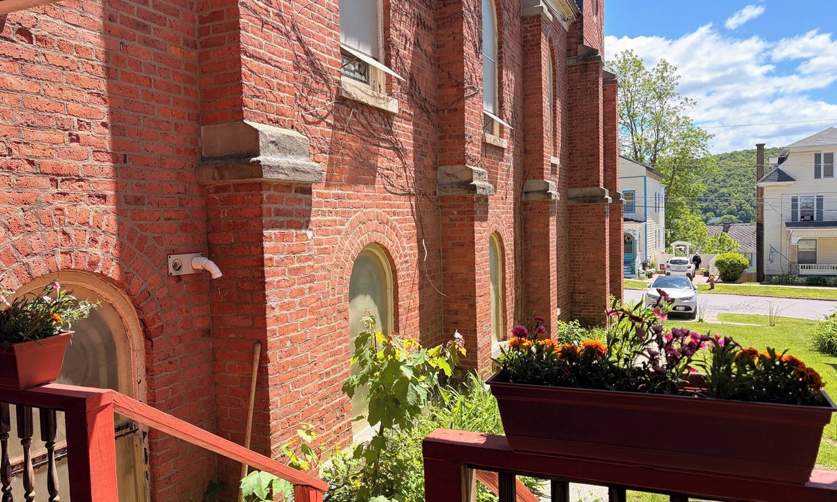 Little Falls House | Wonderful Ex Pariah House, Wonderful location