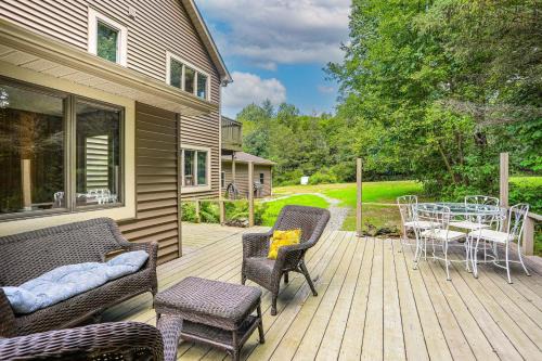 Edinboro House | Wooded Retreat on 5 Acres: 6 Mi to Edinboro Lake!