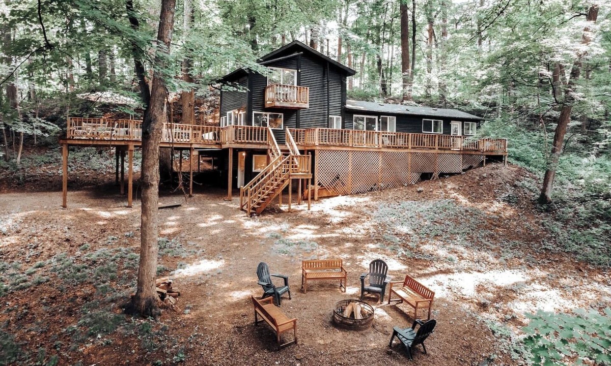 Rockbridge Cabin | Wraparound Deck | DogFriendly | HotTub | GameLoft