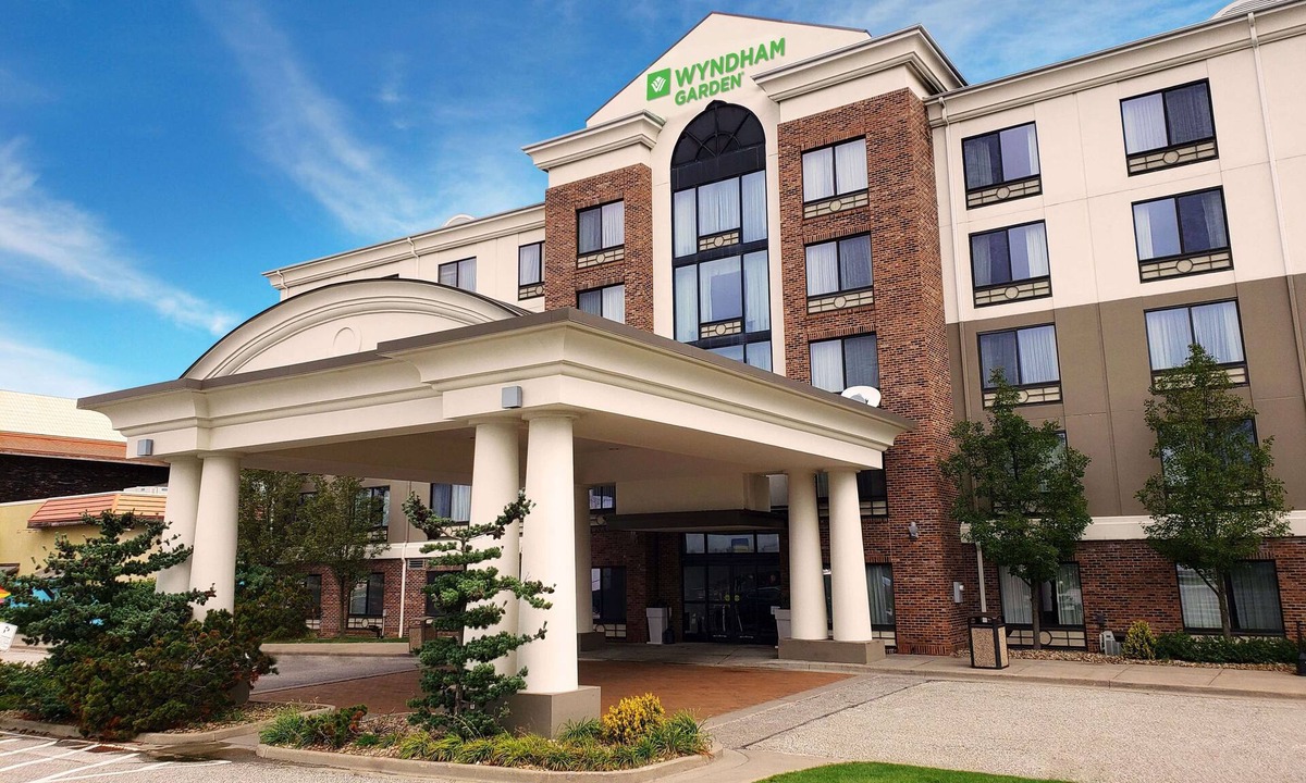 Erie Hotel | Wyndham Garden Erie