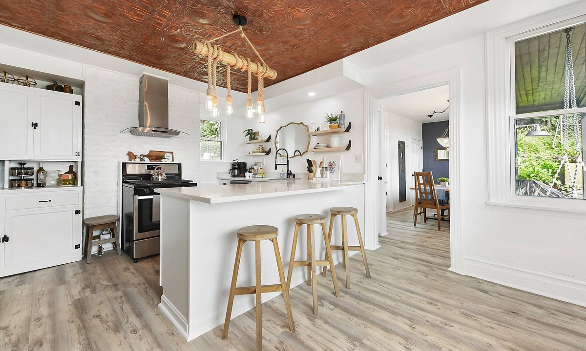 Pittsburgh House | Yinz Retreat, Above the City Home