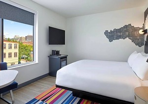 3-Star Hotel ∙ Aloft Portland Maine
