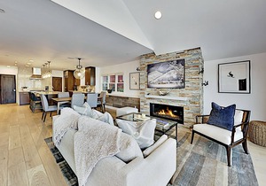 All-Suite New-Build with Hot Tub & Chef's Kitchen | Walk to Lifts & Main St