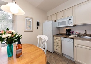 🏖️ Beachside Couples Retreat @ The Shores | Deck + Beach Access + Champagne Welcome ➠ 5719 in Williamsburg