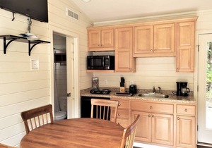Beautiful Lake George Cottage