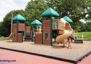 Circle M Camping Resort Screened Park Model 27