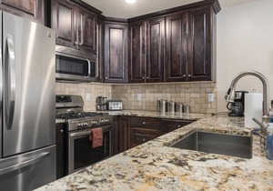 Close to Town & National Parks | Pool & Hot Tub