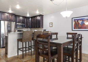 Close to Town & National Parks | Pool & Hot Tub