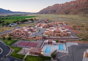 Close to Town & National Parks | Pool & Hot Tub