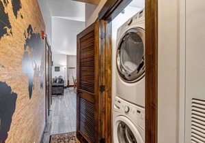 High-end mountain condo near town with hot tub, pool & fitness room