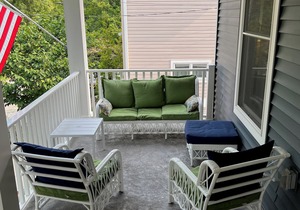 Spacious Lakeside cottage - Sleeps 16 - steps to Pool, Fitness, & Pickleball