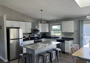 Summer Weekly Rental- Short Walk to Scarborough Beach!
