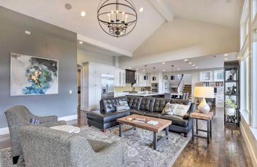 Sandy House | Luxe Sandy Home with Hot Tub 9 Mi to Skiing!